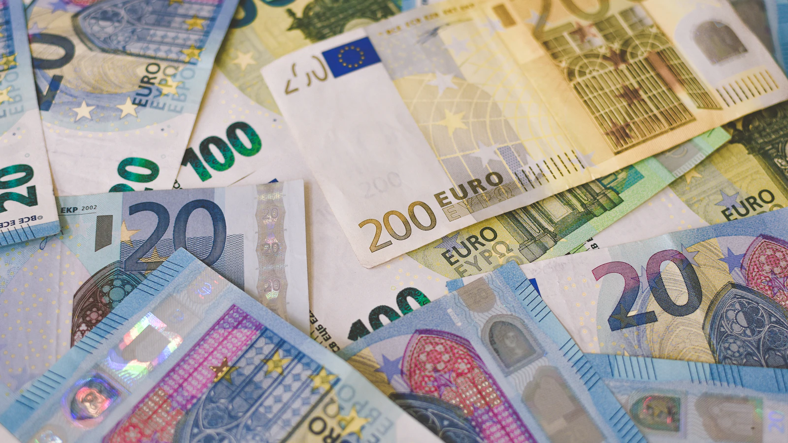 Eurobiljetten van verschillende coupures